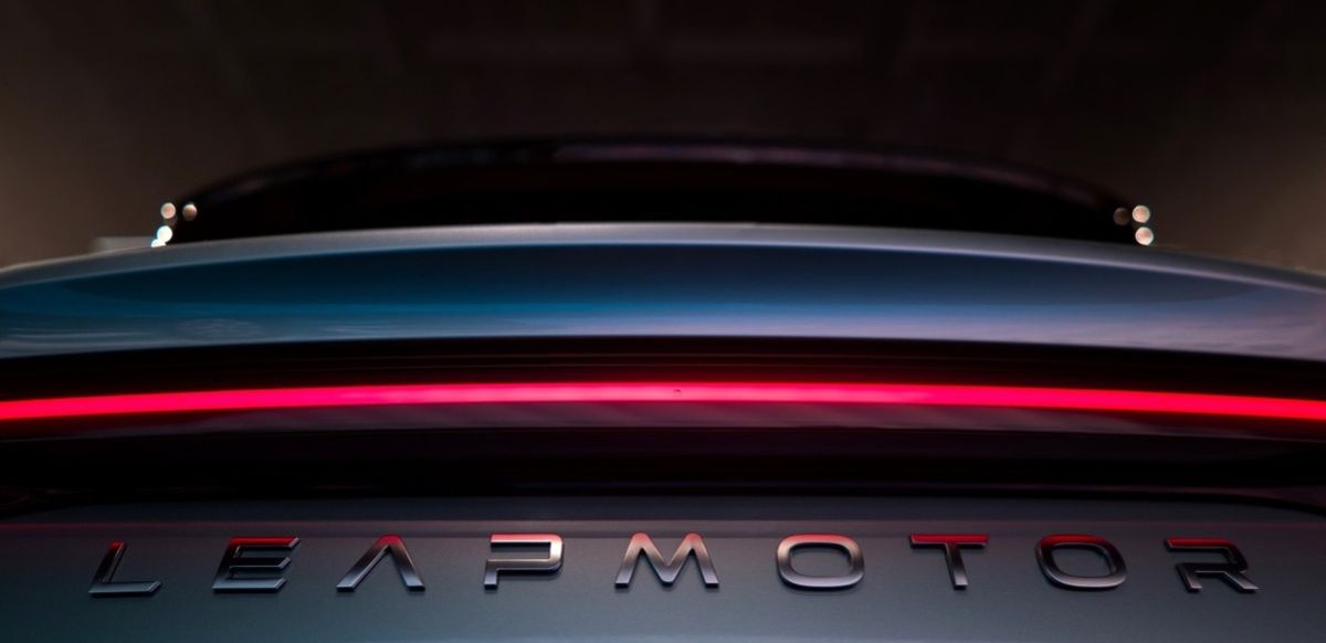 The back of a Leapmotor vehicle at night