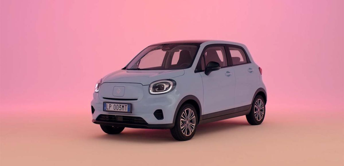 Leapmotor T03 on a pink background