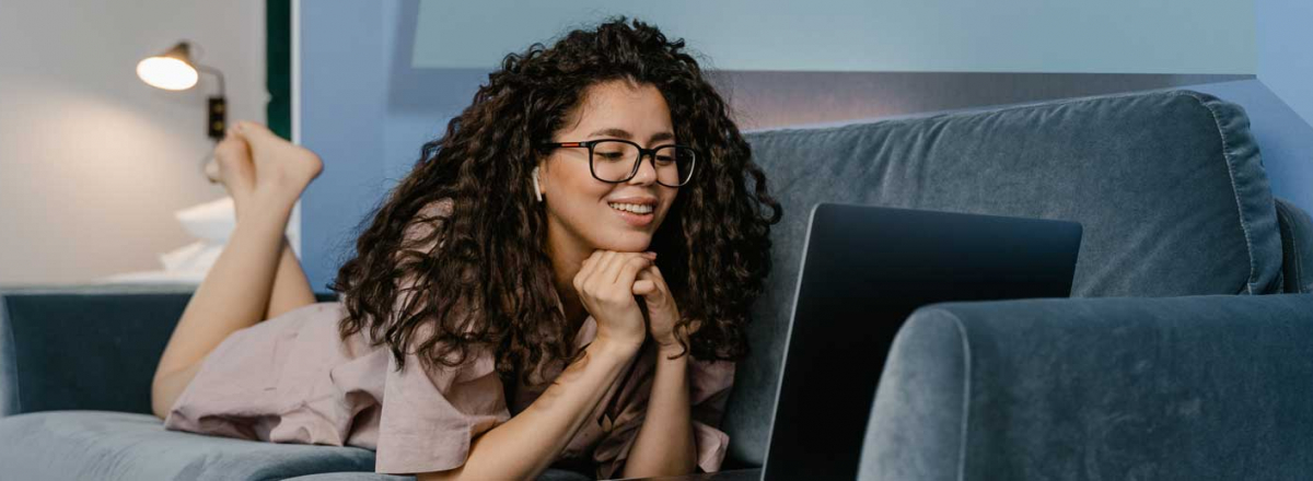 Smiling lady on her laptop