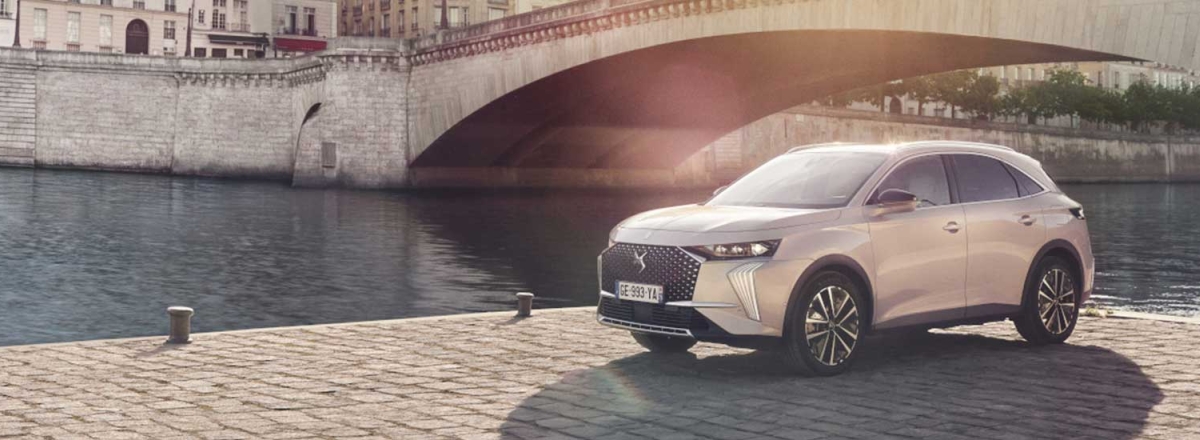 DS7 next to a river in Paris