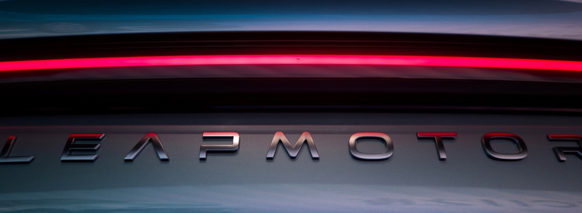 Leapmotor back of car showing the logo