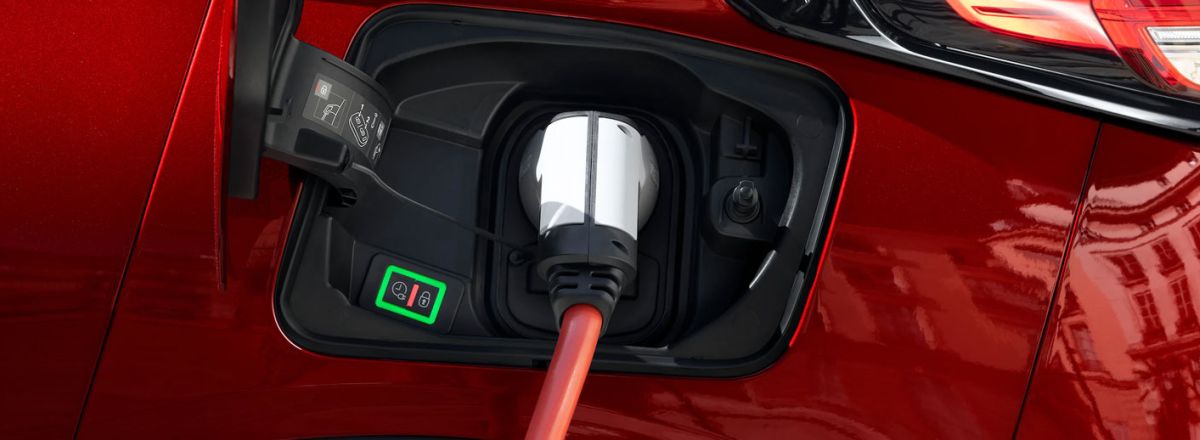 Red_Alfa_Junior_Hybrid_Charging