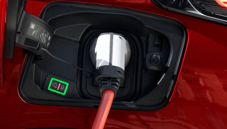 Red_Alfa_Junior_Hybrid_Charging