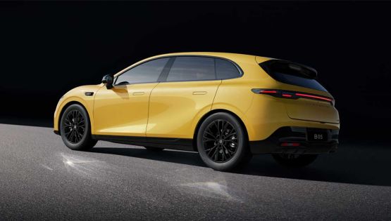 Lightning Yellow Leapmotor B05 viewed from the rear three-quarter angle, featuring black alloy wheels and a full-width rear light bar.