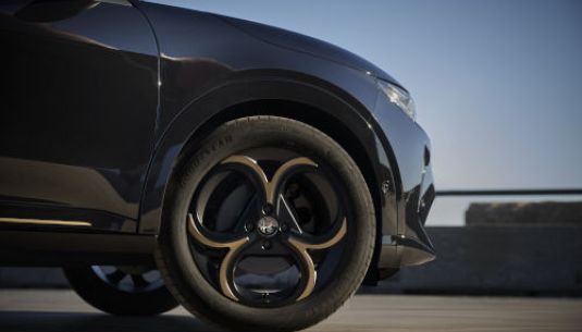 Close up of a wheel from an Alfa Romeo Junior in Tortona Black.