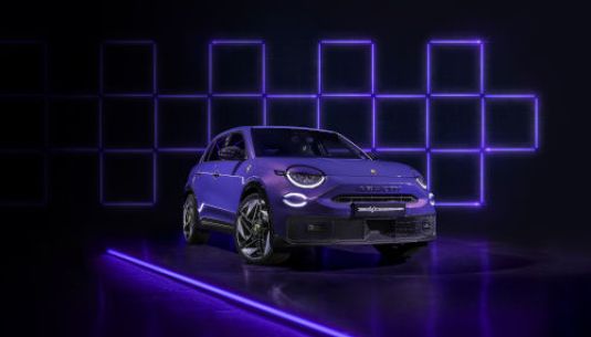 Front view of an Abarth 600e Scorpionisma in Hypnotic Purple.